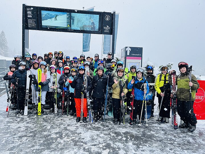 Gruppenfoto Skiausfahrt